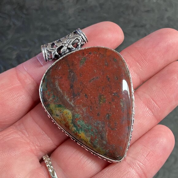 Heliotrope Bloodstone Floral Pendant Stone Crystal Jewelry - Picture 1 of 7